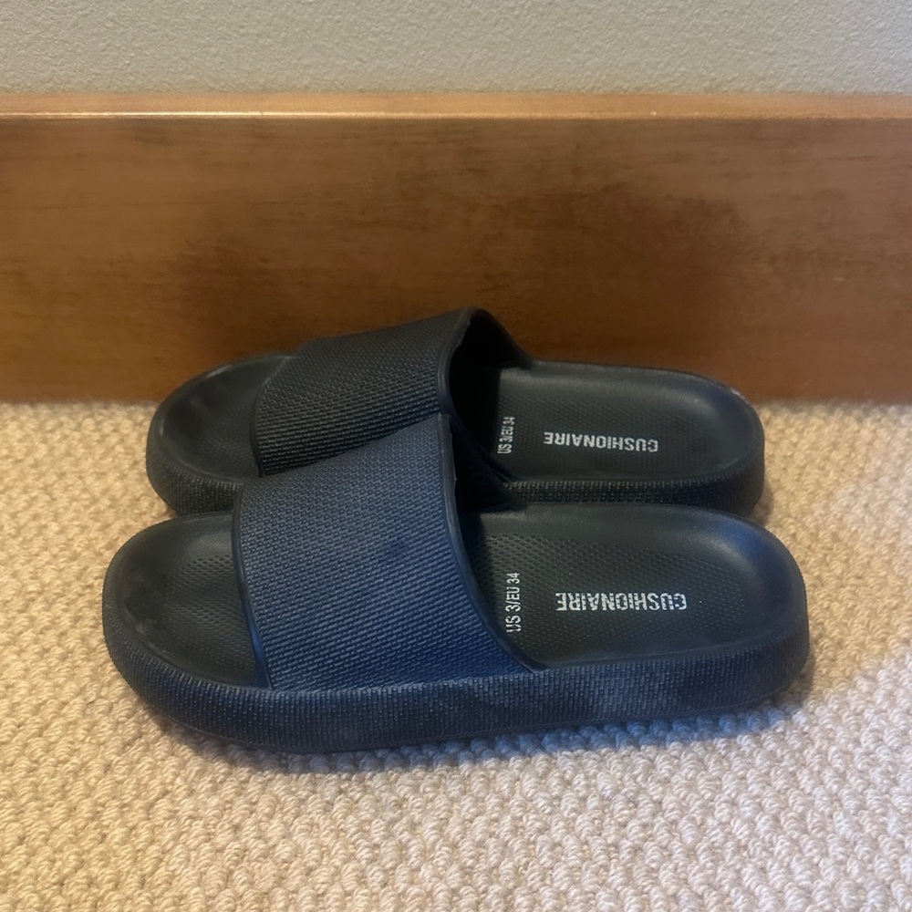 Cushionaire Kids Black Slide Sandals